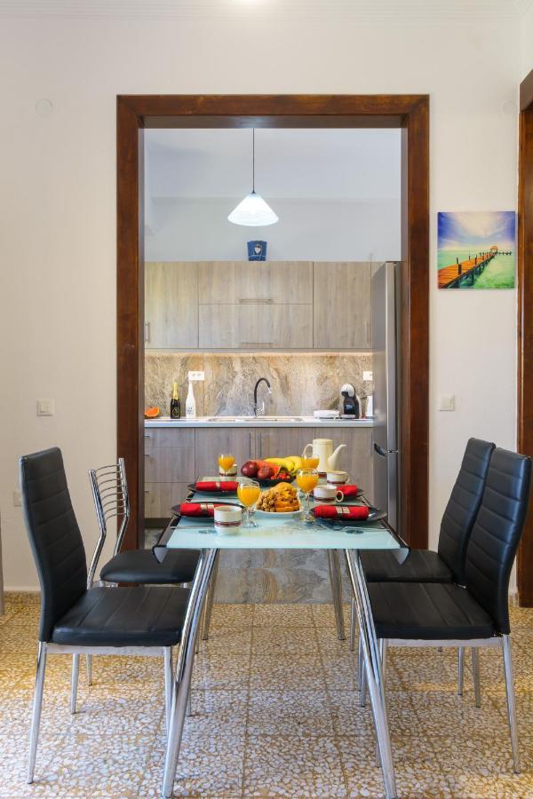 House For Families Near The Lake อายิโอสนิโกลาโอส ภายนอก รูปภาพ