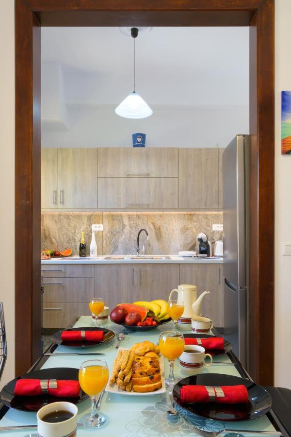 House For Families Near The Lake อายิโอสนิโกลาโอส ภายนอก รูปภาพ